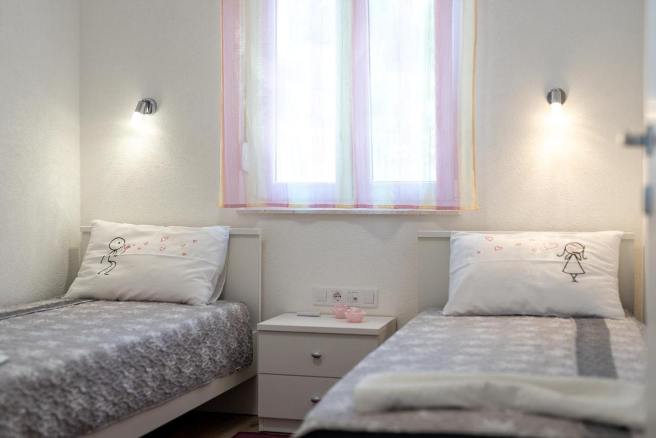 Apartment Gagula With Jacuzzi Trogir Kültér fotó