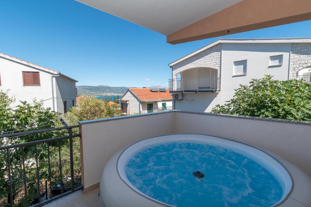 Apartment Gagula With Jacuzzi Trogir Kültér fotó