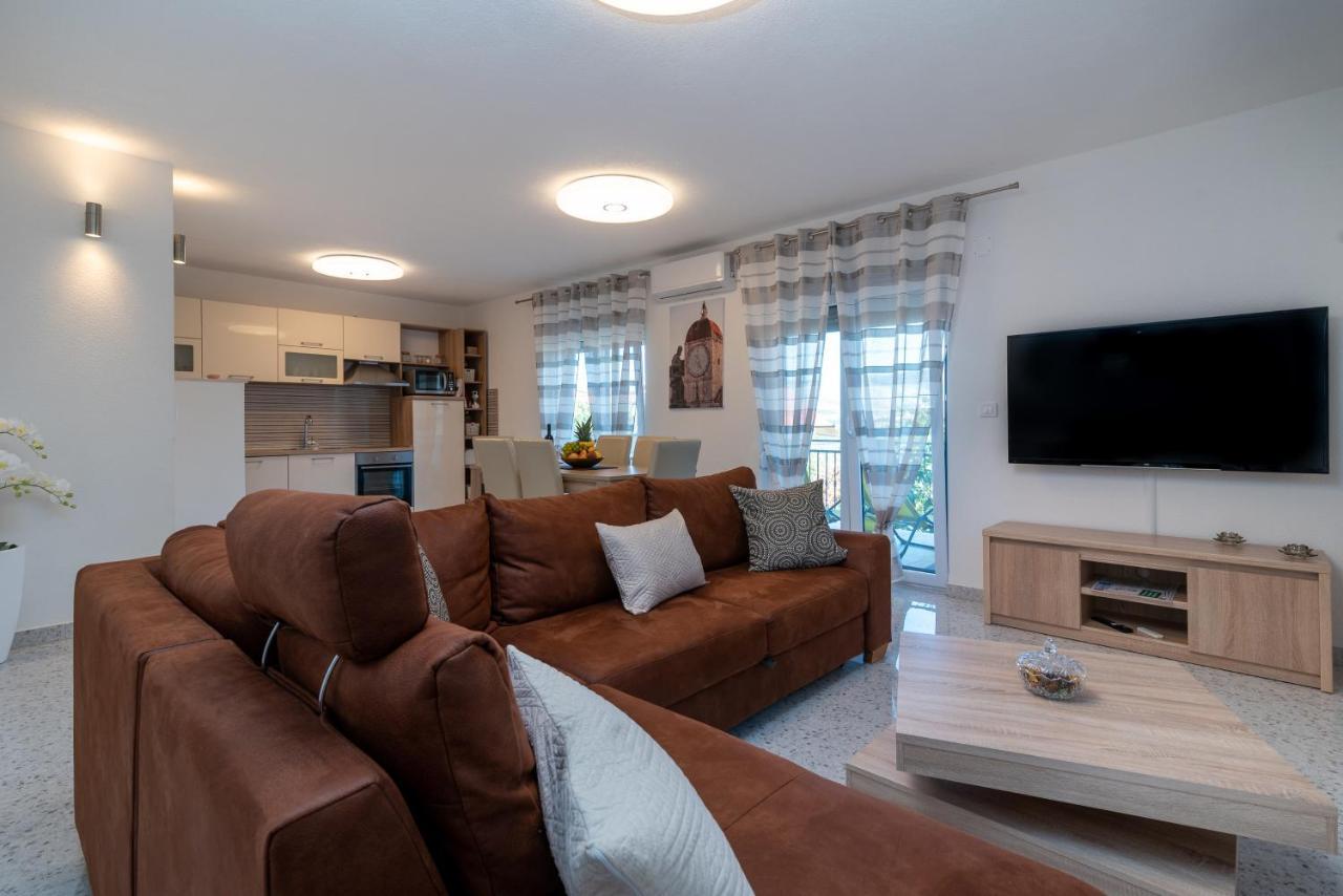 Apartment Gagula With Jacuzzi Trogir Kültér fotó