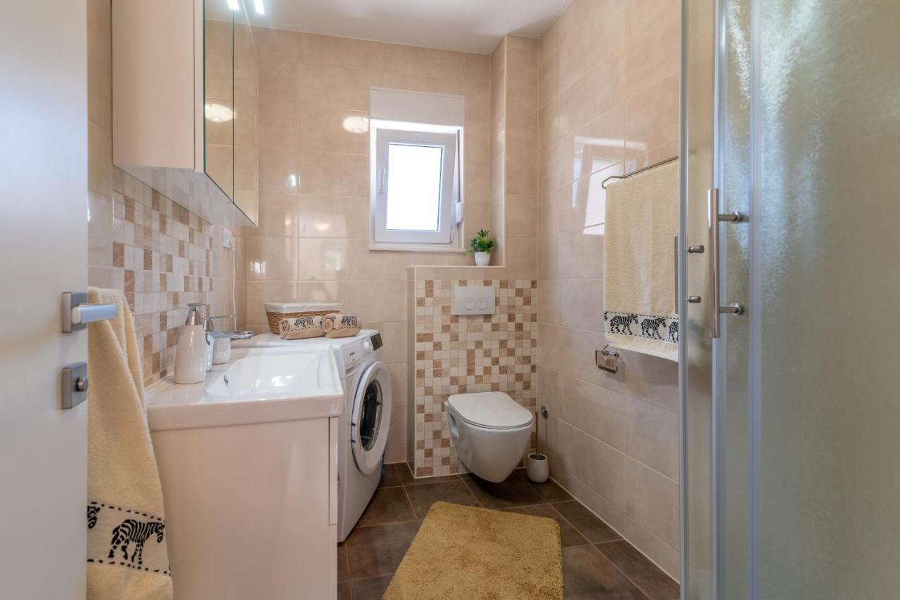 Apartment Gagula With Jacuzzi Trogir Kültér fotó