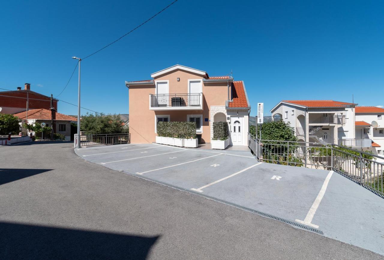 Apartment Gagula With Jacuzzi Trogir Kültér fotó
