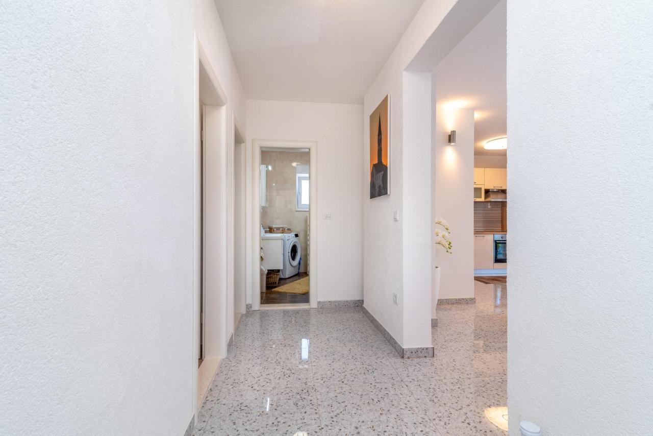 Apartment Gagula With Jacuzzi Trogir Kültér fotó