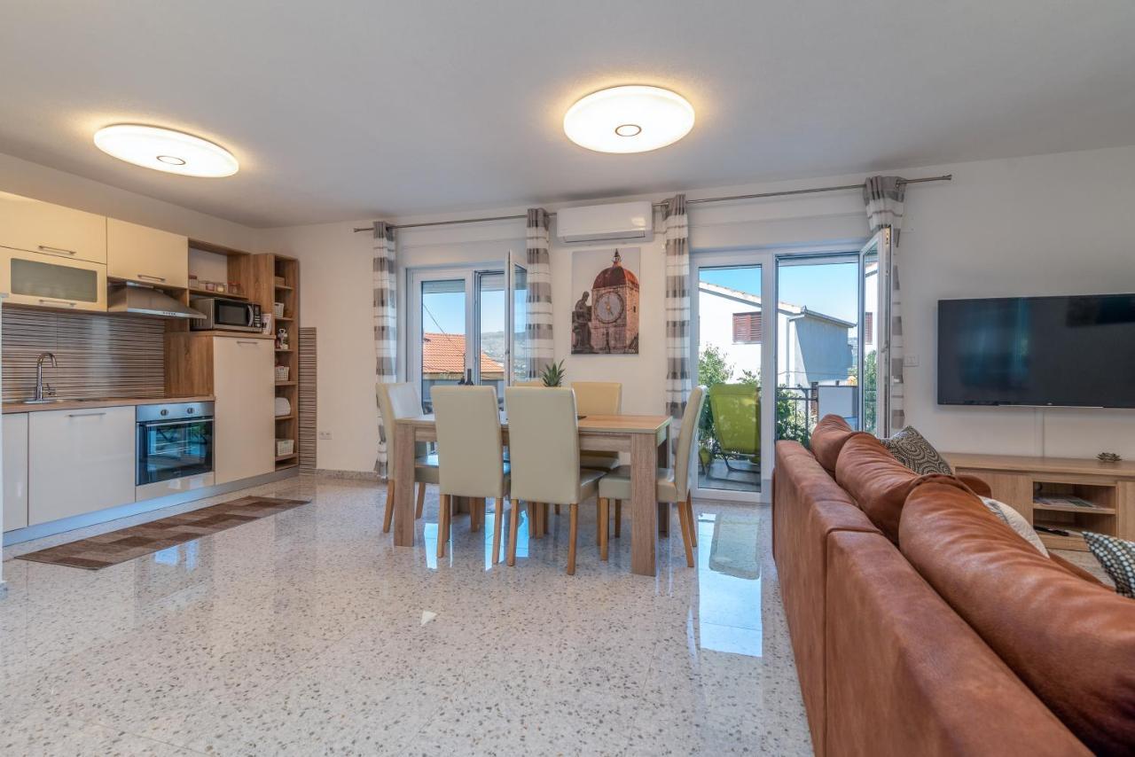 Apartment Gagula With Jacuzzi Trogir Kültér fotó