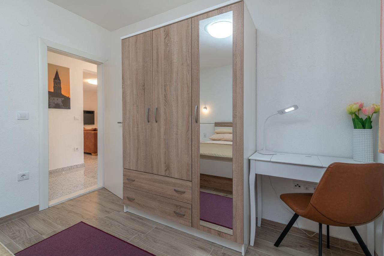 Apartment Gagula With Jacuzzi Trogir Kültér fotó