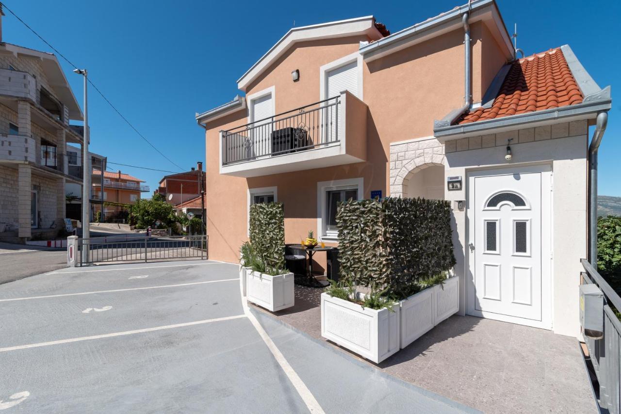 Apartment Gagula With Jacuzzi Trogir Kültér fotó