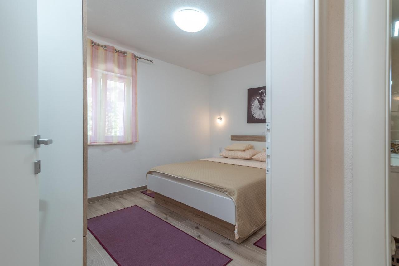 Apartment Gagula With Jacuzzi Trogir Kültér fotó