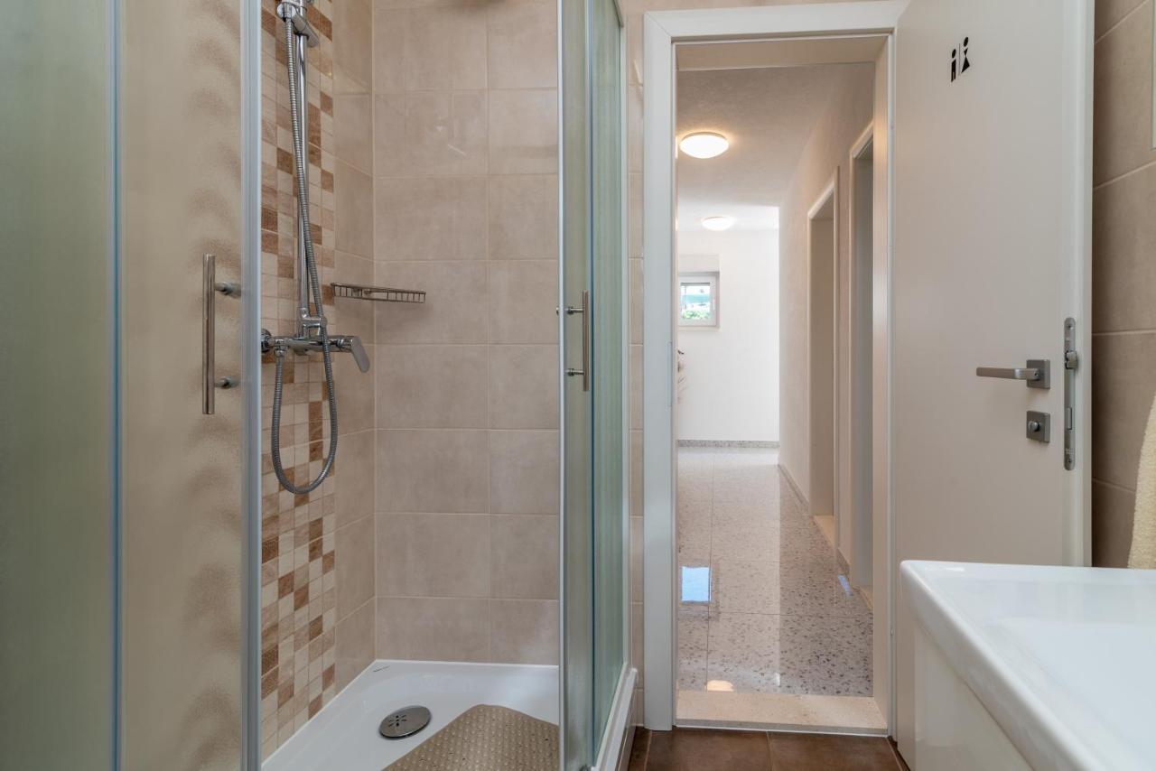 Apartment Gagula With Jacuzzi Trogir Kültér fotó